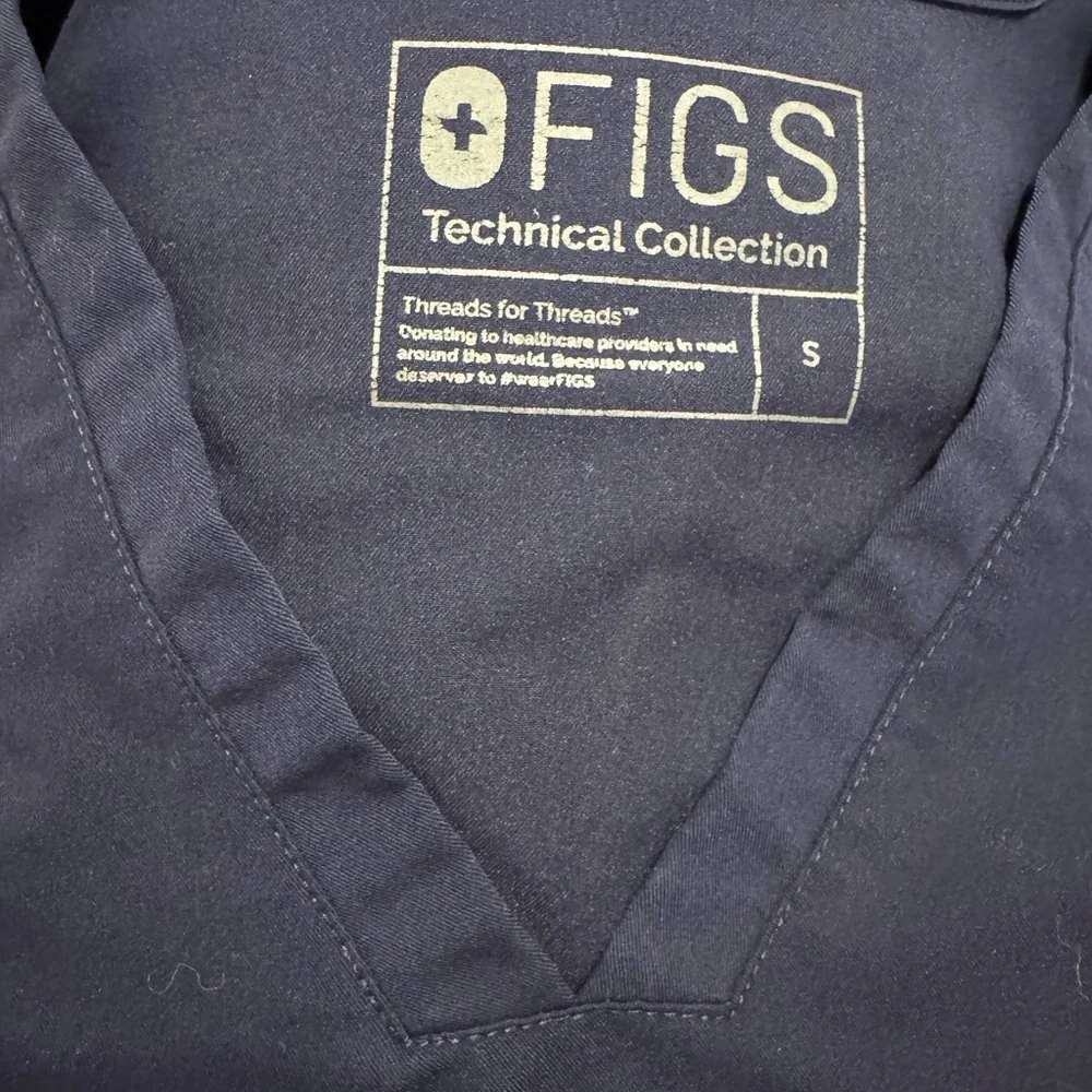 Figs Blue Short Sleeve V-Neck Scrub Top Small - Picture 2 of 2